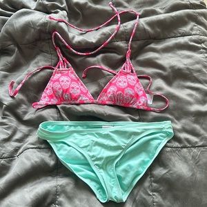 Xhiliration Skull bikini set, excellent condition, small top/ med bottom
